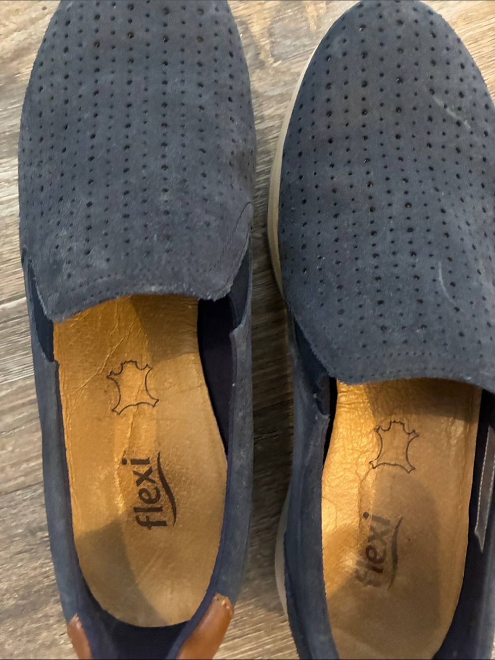 Womens Flexi Navy Perforated Slip-On Loafers Brown Heel Sz 9.5 Made in Mexico